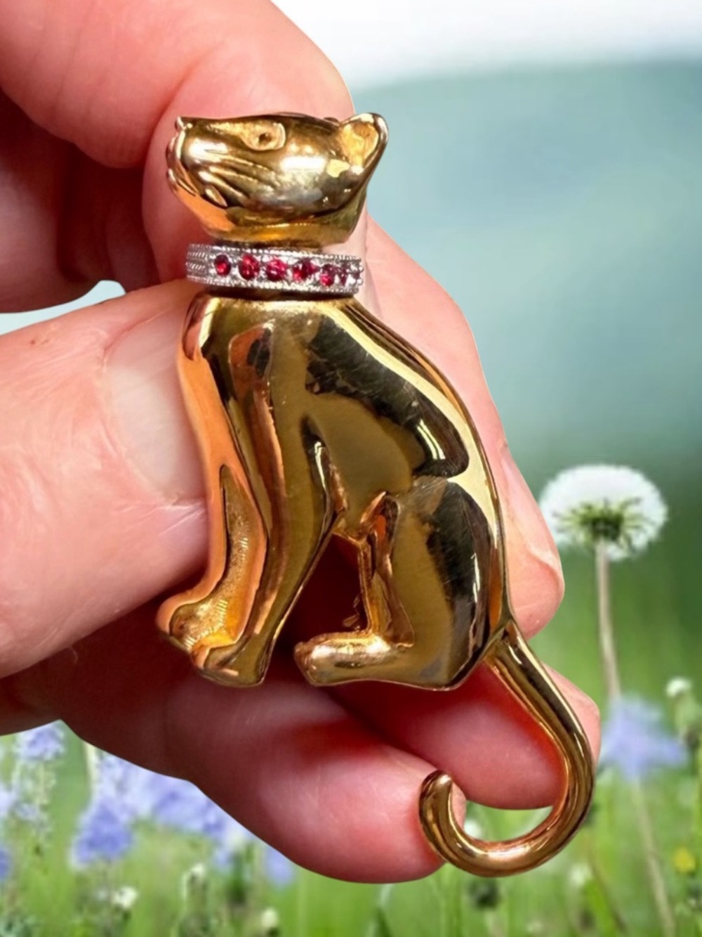 Jewelry Bargains Vintage Gold Toned Cat Brooch With Ruby Gem Collar 2” Height